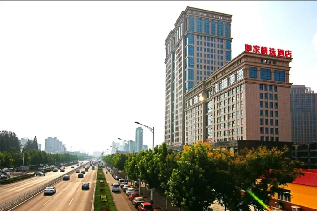 Яньтай: Home Inn Plus (Yantai University Gangcheng East Street)