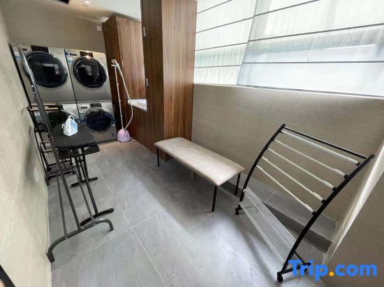 Шанхай: Home Inn Plus (Metro Station, Gaoke West Road, Expo Park, Shanghai New International Expo Center)