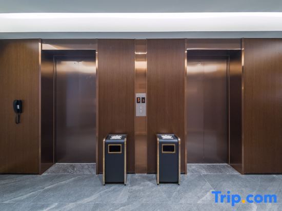 Шанхай: Home Inn Plus (Metro Station, Gaoke West Road, Expo Park, Shanghai New International Expo Center)
