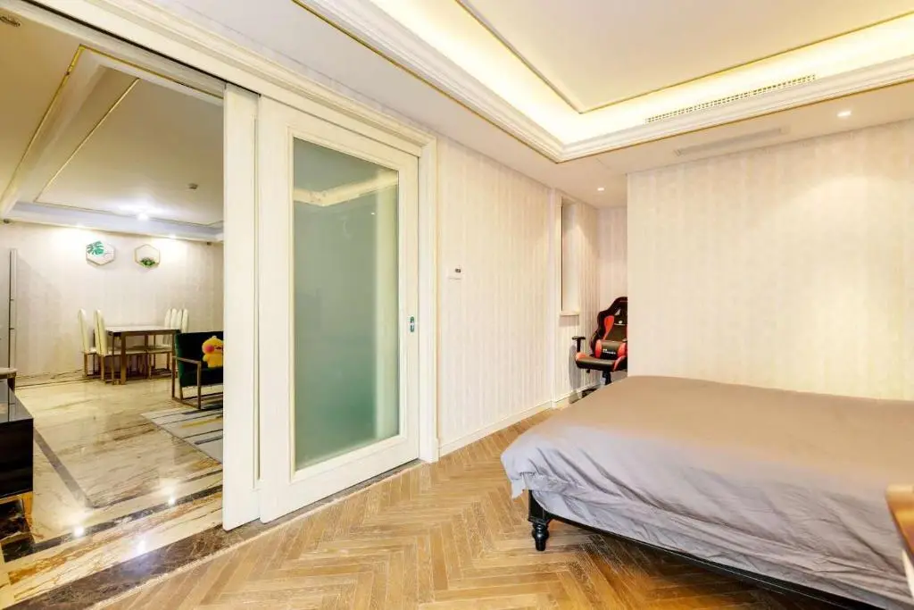 Пекин: American Light Luxury Style High end Apartment Near Tiananmen And Houhai