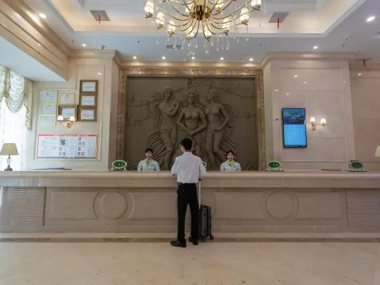 Фанчэнган: Vienna Hotel Fang Cheng Gang Sunshine Coast