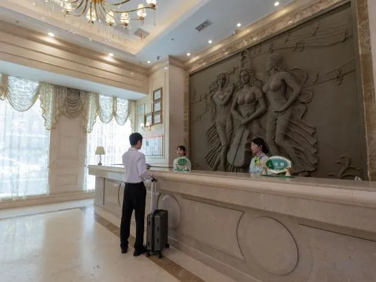 Фанчэнган: Vienna Hotel Fang Cheng Gang Sunshine Coast