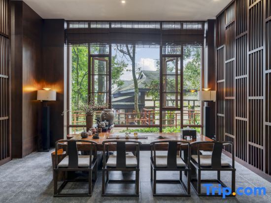 Лешан: Emeishan Wannian Xueyafang Villa