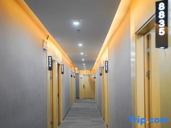 Чжухай: Thank You Hotel (Zhuhai Gongbei Port Light Rail Terminal)