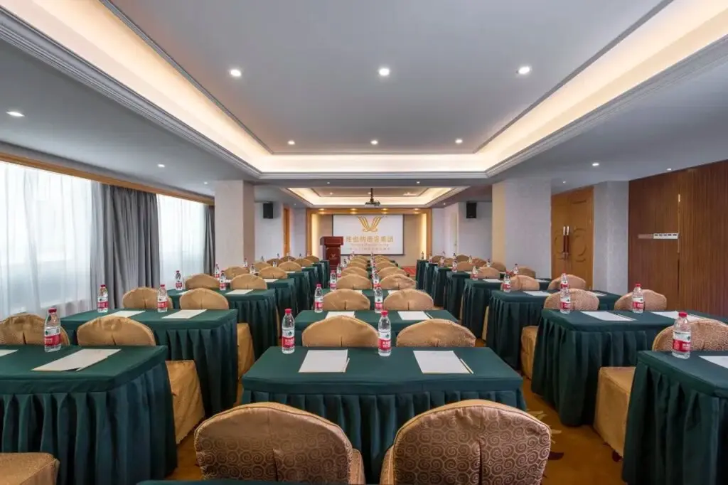 Шэньчжэнь: Vienna Hotel ( Guanlanhu station Shanshui Tianyuan)