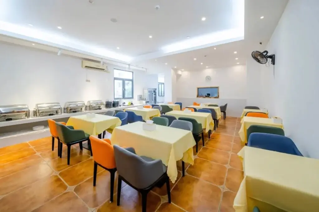 Шэньчжэнь: Vienna Hotel ( Guanlanhu station Shanshui Tianyuan)