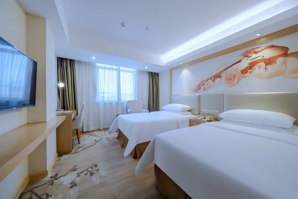 Шэньчжэнь: Vienna Hotel ( Guanlanhu station Shanshui Tianyuan)