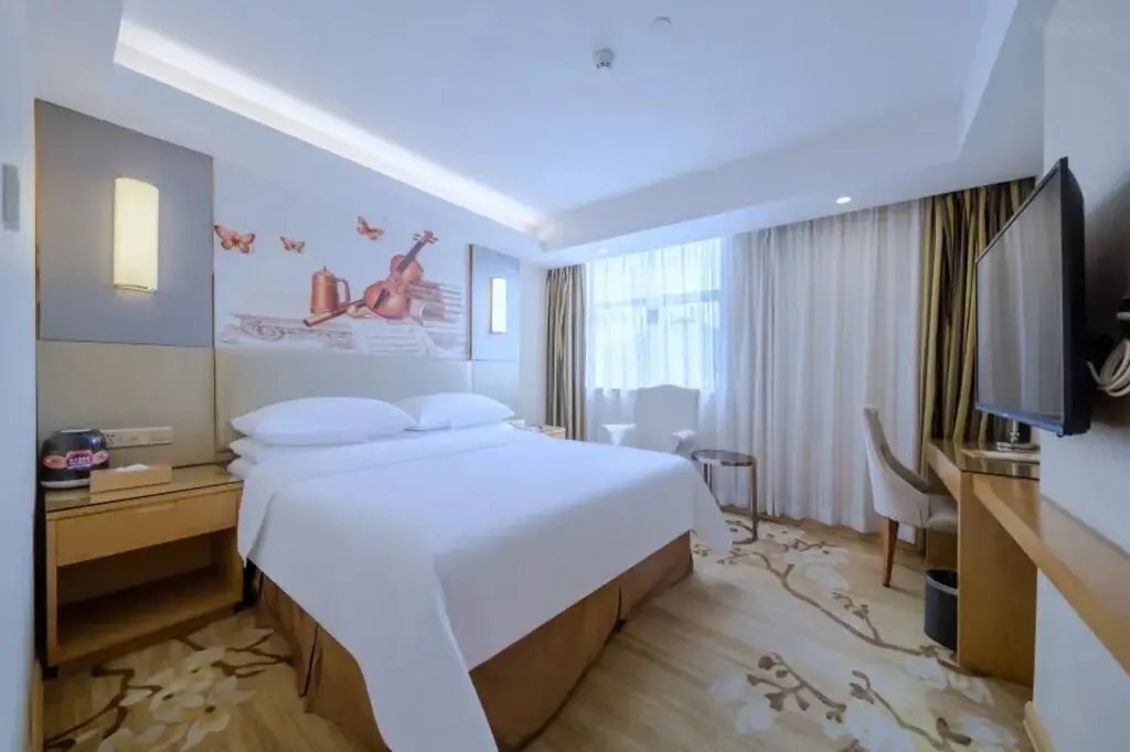 Шэньчжэнь: Vienna Hotel ( Guanlanhu station Shanshui Tianyuan)