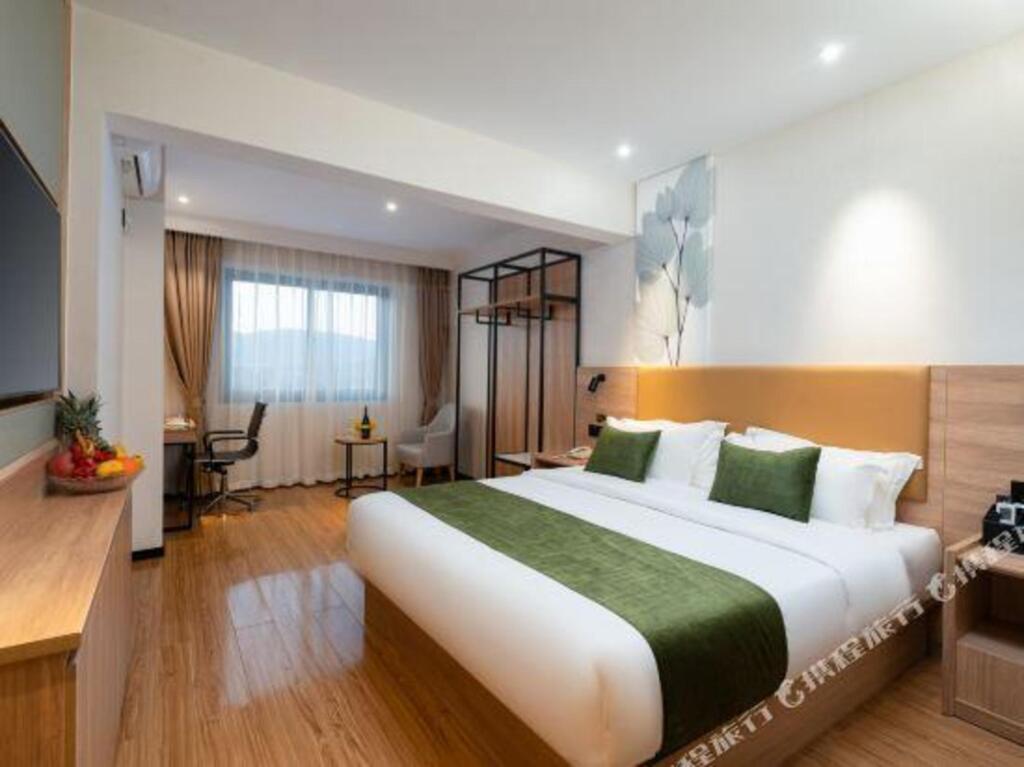 Цзинхун: GreenTree Inn Express (Xishuangbanna Gaozhuang Xishuangjing)