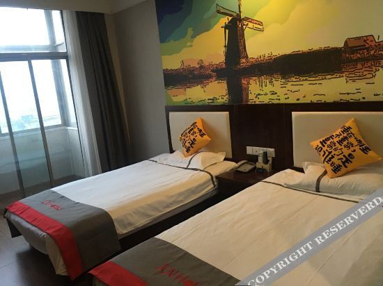 Фуян: Junyi chain hotel (Taihe railway station store)