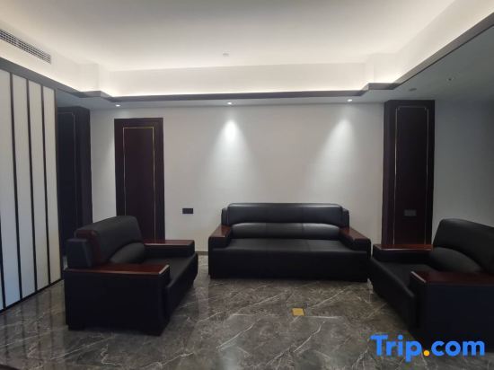 Хеби: Kyriad Hotel (Hebi East High-speed Railway Station)