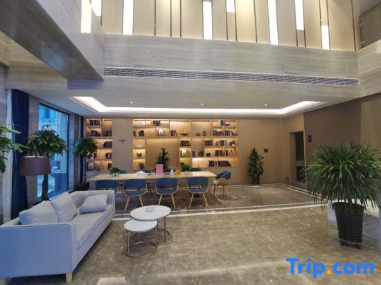 Хеби: Kyriad Hotel (Hebi East High-speed Railway Station)