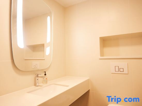 Хеби: Ibis Hotel (Hebi east railway station store)