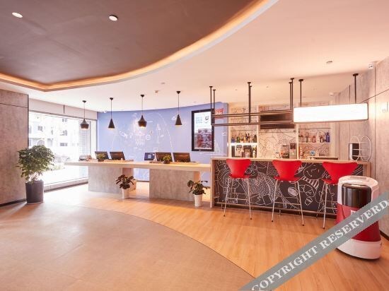 Хеби: Ibis Hotel (Hebi east railway station store)