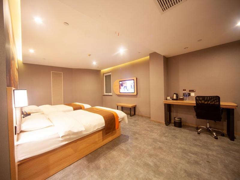 Тяньцзинь: JUN Hotels Tianjin Railway Station Jinwan Square
