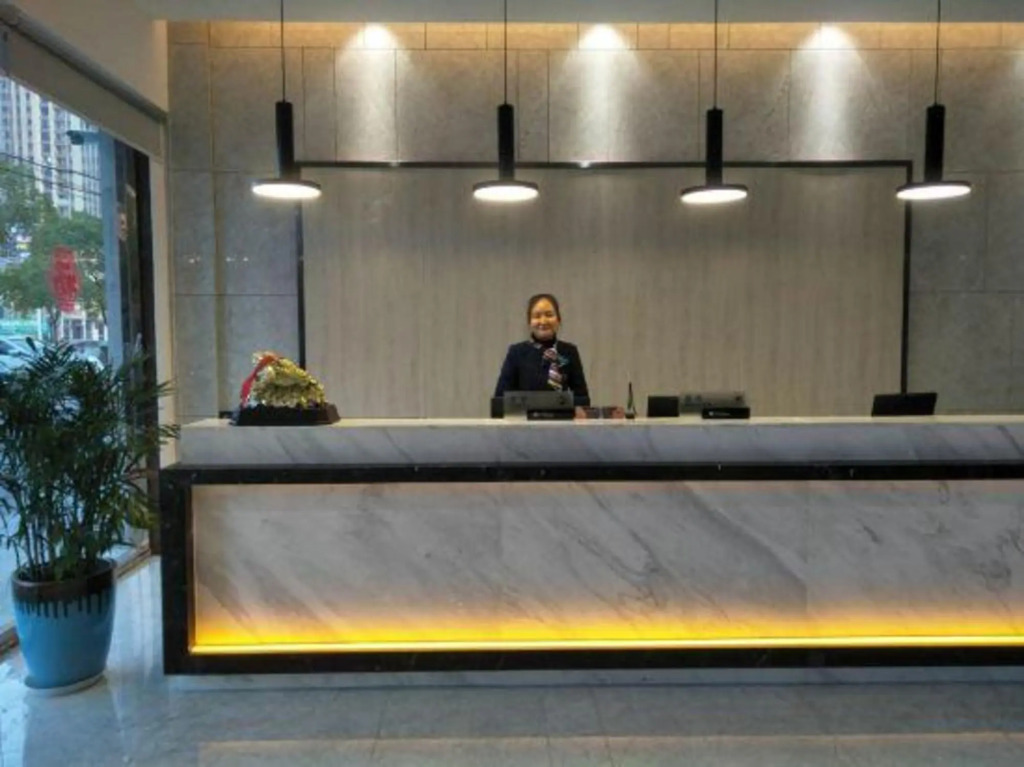 Хуанган: Set Chain Hotel