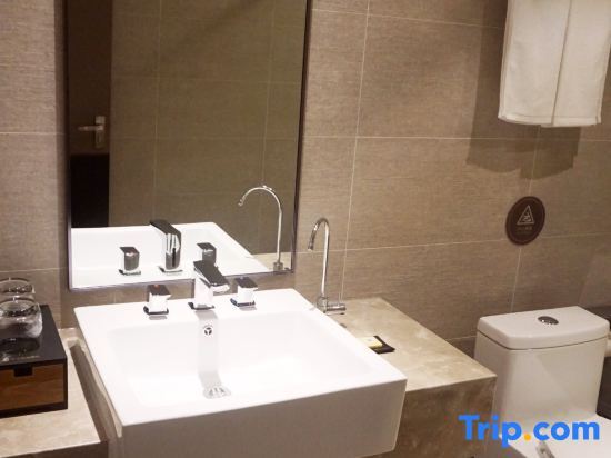 Пекин: Home Inn Plus (Beijing Guangqu Mennei Metro Station Hongrun)