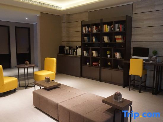Пекин: Home Inn Plus (Beijing Guangqu Mennei Metro Station Hongrun)