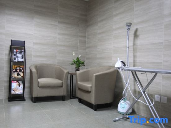Пекин: Home Inn Plus (Beijing Guangqu Mennei Metro Station Hongrun)