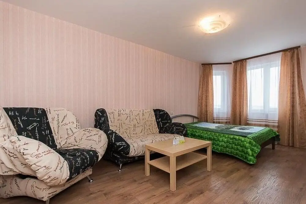 Нижний Новгород: Apartments on Karla Marksa 49