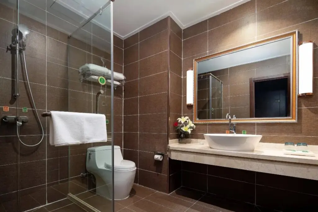 Алтай: Vienna International Hotel of  Yingbin Road Altay Airport