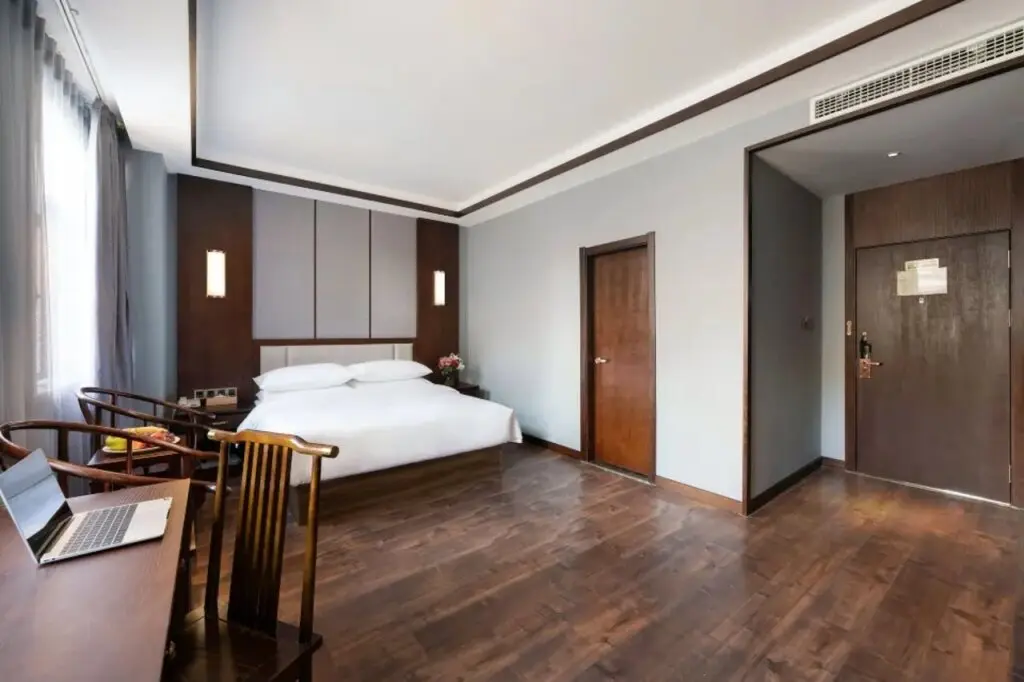 Алтай: Vienna International Hotel of  Yingbin Road Altay Airport