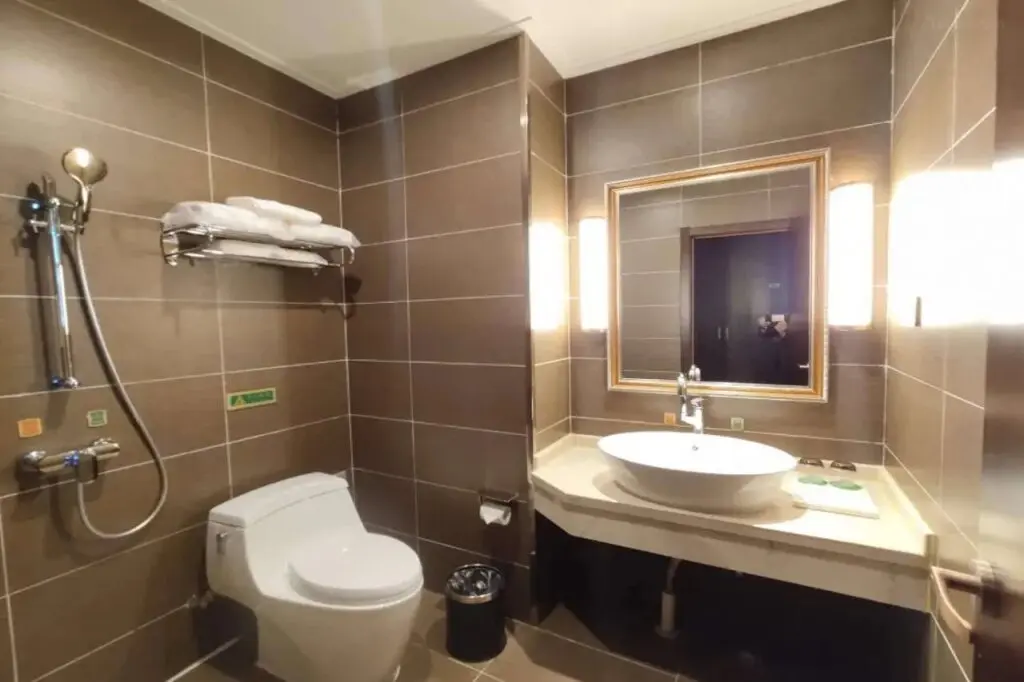 Алтай: Vienna International Hotel of  Yingbin Road Altay Airport