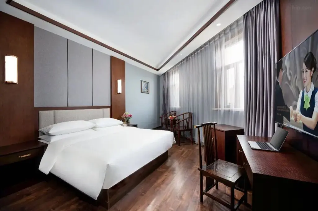 Алтай: Vienna International Hotel of  Yingbin Road Altay Airport