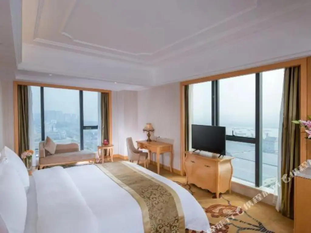 Vienna International Hotel (Jinxia Bonded Store, Xiangjiang North Road, Changsha) — фото 1