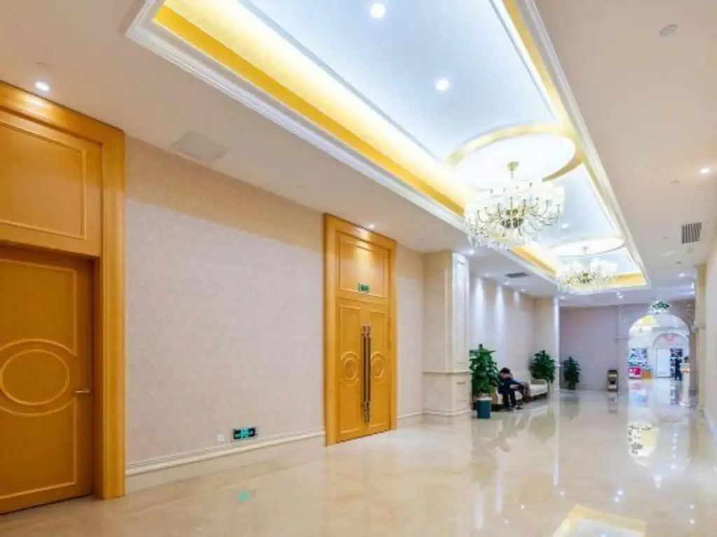 Чанша: Vienna International Hotel (Jinxia Bonded Store, Xiangjiang North Road, Changsha)