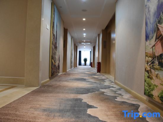 Чэнду: Vienna Hotel (Xinjin Old Pier, Liujianian Metro Station)