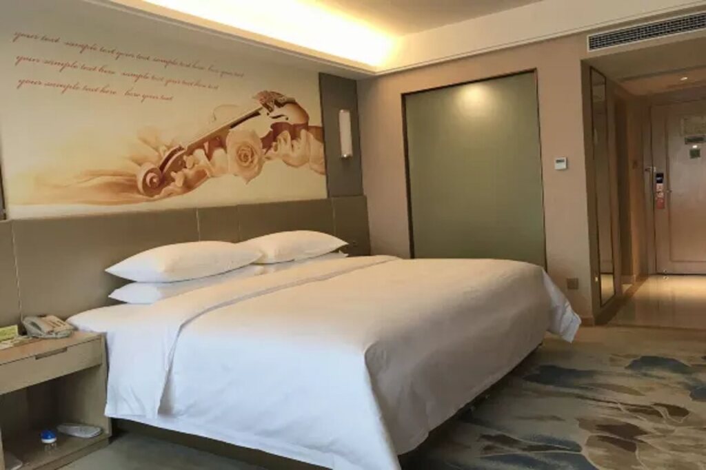 Чэнду: Vienna Hotel (Xinjin Old Pier, Liujianian Metro Station)