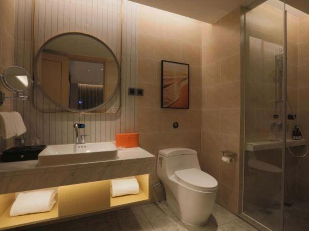 Чэнду: Vienna International Hotel (Chengdu Longquan Automobile City Aviation Academy Branch)