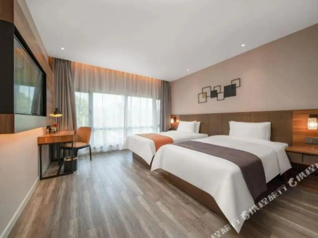 Цзинань: Home Inn (Jinan Zhangqiu Railway Station Mingshui Ancient City Branch)