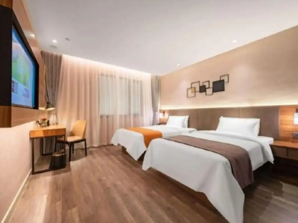 Цзинань: Home Inn (Jinan Zhangqiu Railway Station Mingshui Ancient City Branch)