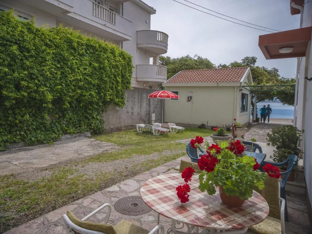 Биела: Apartments Serovic