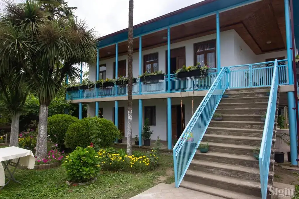 Дарчели: Tibash House