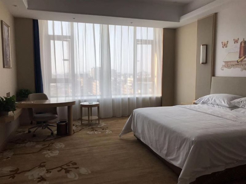 Дунгуань: Vienna International Hotel (Dongguan Qishi Center)
