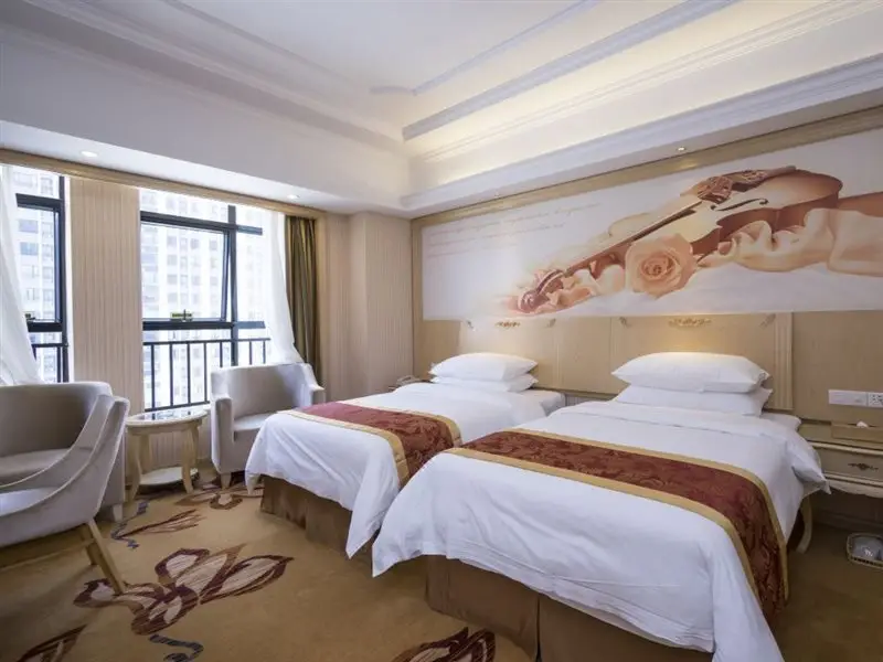 Дунгуань: Vienna International Hotel (Dongguan Shilong Huixing Business Center)