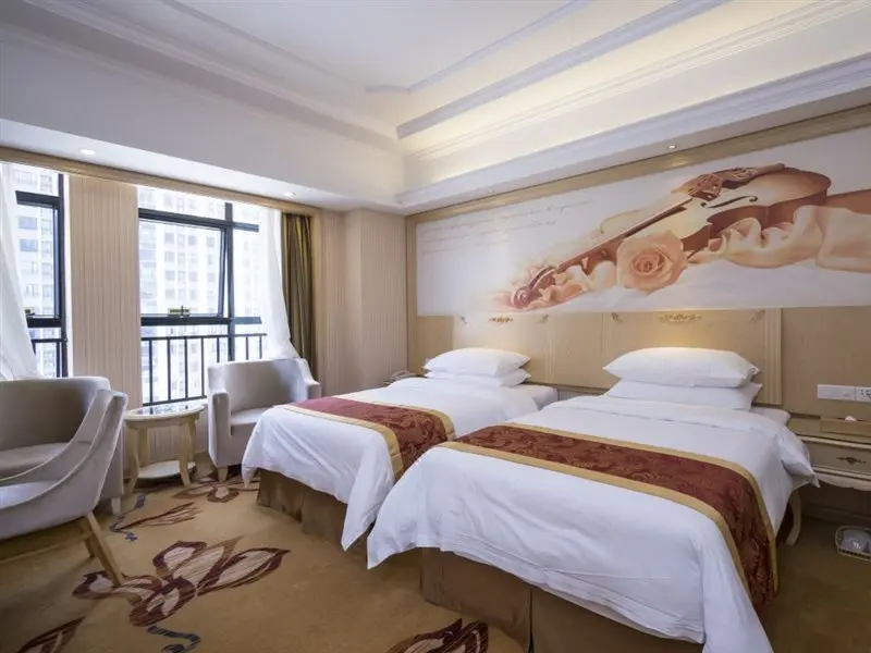 Дунгуань: Vienna International Hotel (Dongguan Shilong Huixing Business Center)