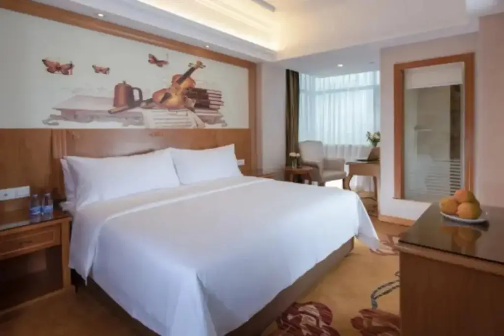Дунгуань: Vienna Hotel (Dongguan Dalingshan baihuadong store)