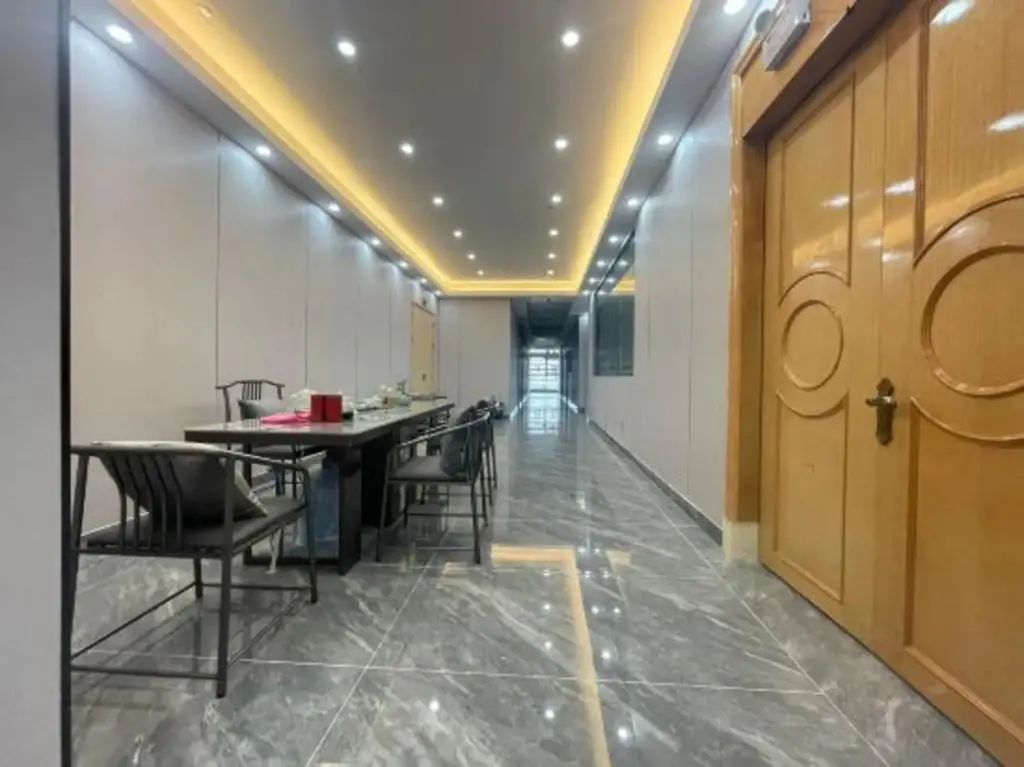 Гуанчжоу: Vienna Hotel (Guangzhou Huangpu Free Trade Zone Xiayuan Subway Station)