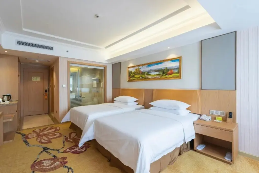 Гуанчжоу: Vienna Hotel Guangzhou Baiyun Airport Huadu Avenue