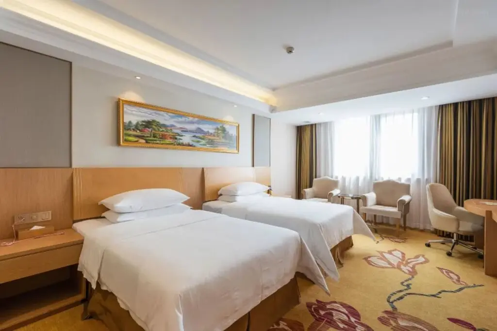 Гуанчжоу: Vienna Hotel Guangzhou Baiyun Airport Huadu Avenue