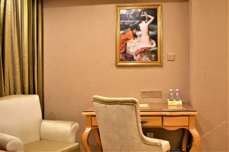 Шэньчжэнь: Vienna International Hotel (Shenzhen Longhua Qiankeng Metro Station)