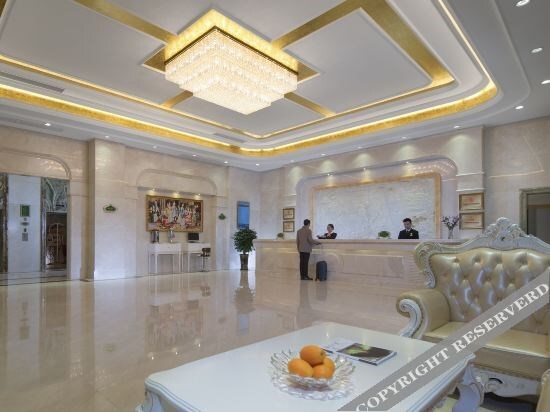 Чжаоцин: Vienna Hotel Guangdong Zhaoqing Sihui Center Jade Expo Market