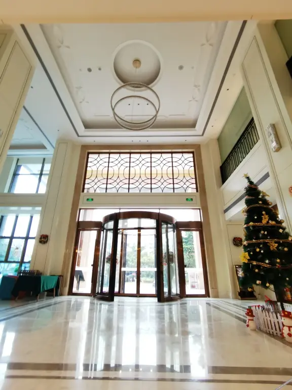 Чжаоцин: Vienna International Hotel (Zhaoqing Dinghushan Wanda Plaza Branch)