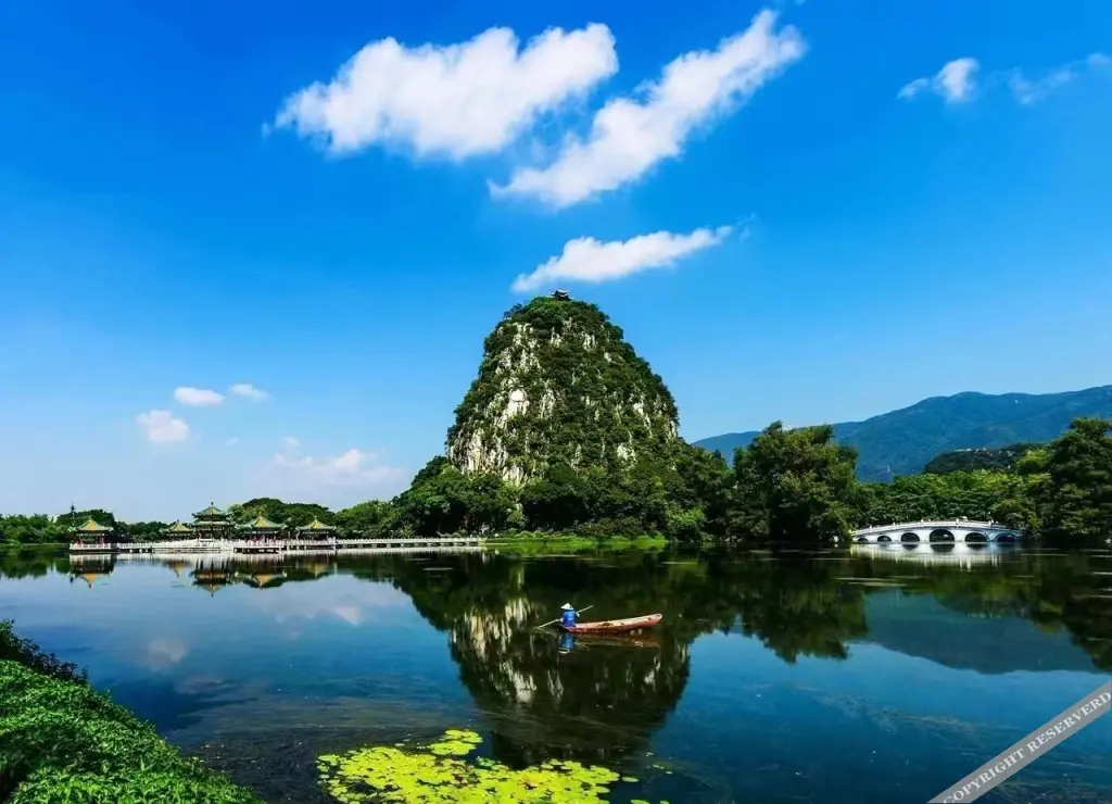 Чжаоцин: Vienna International Hotel (Zhaoqing Dinghushan Wanda Plaza Branch)