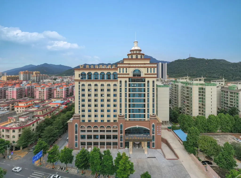 Чжаоцин: Vienna International Hotel (Zhaoqing Dinghushan Wanda Plaza Branch)