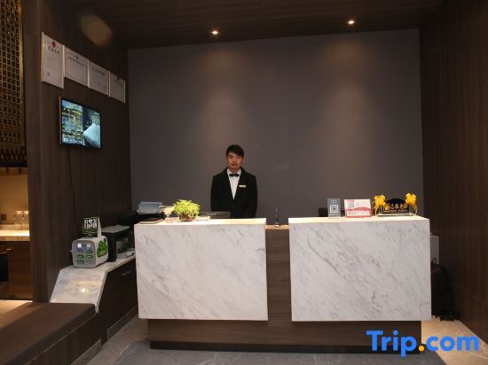 Куньмин: Jiqing Hotel (Kunming Green Lake)